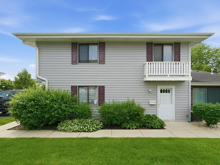 18 Dennis Ct #18 — Photo 1