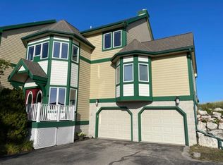 262 Lakeshore Dr N, Manistee, MI 49660