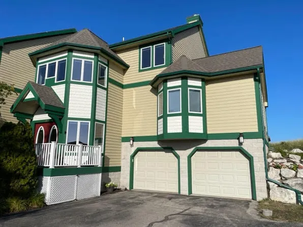 262 Lakeshore Dr N, Manistee, MI 49660