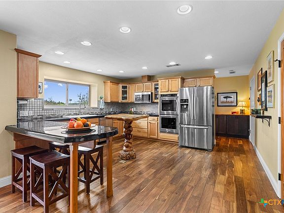 3rd image of 404 Skyline Rd