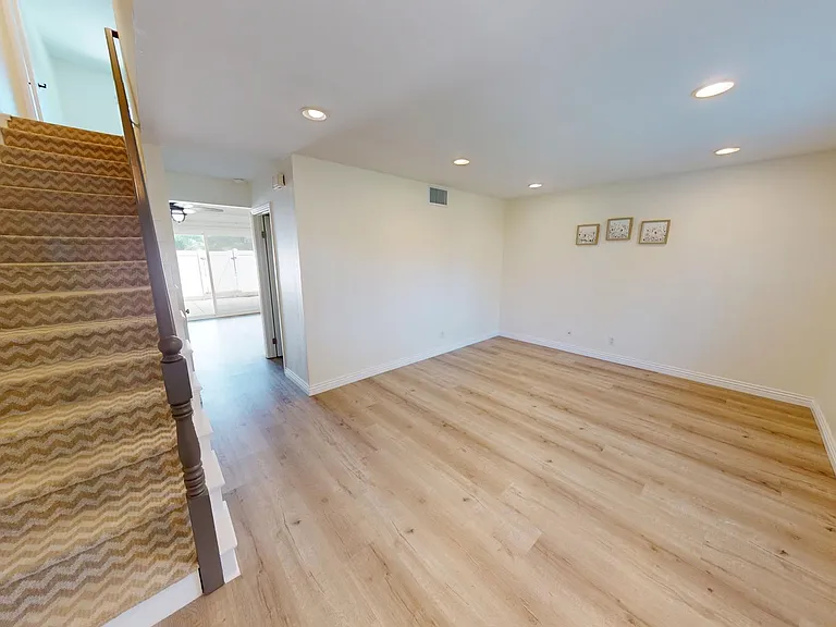588 Rio Grande Cir — Photo 2