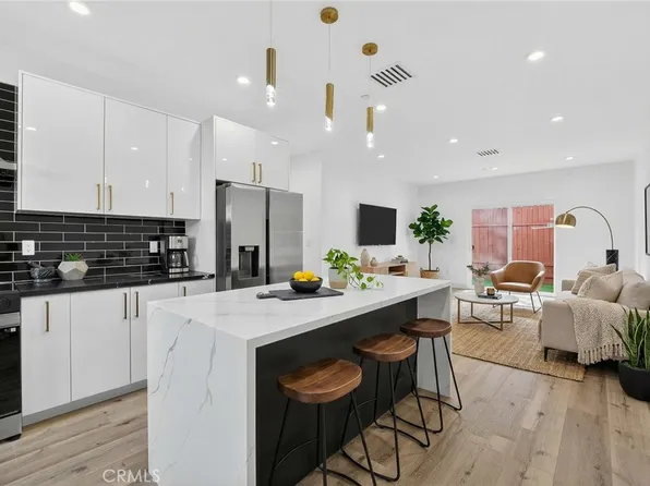 7334 1/2 Owensmouth Ave, Canoga Park, CA 91303