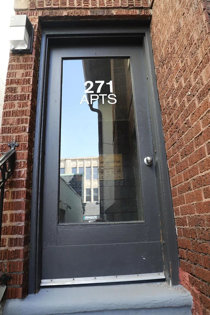 Building Photo - 271 W Maple Rd #5