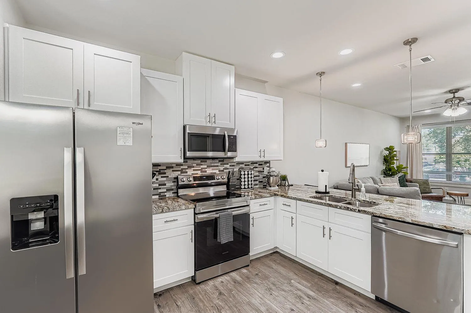 2 bed, 1.5 bath, 1156 sqft, $1,750 — Photo 3