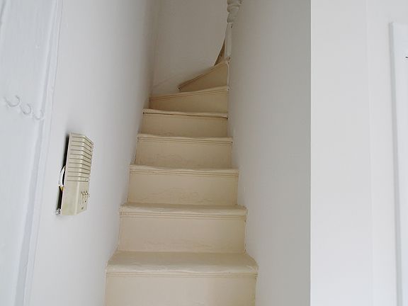 5th image of 122 E 17th St APT 3R