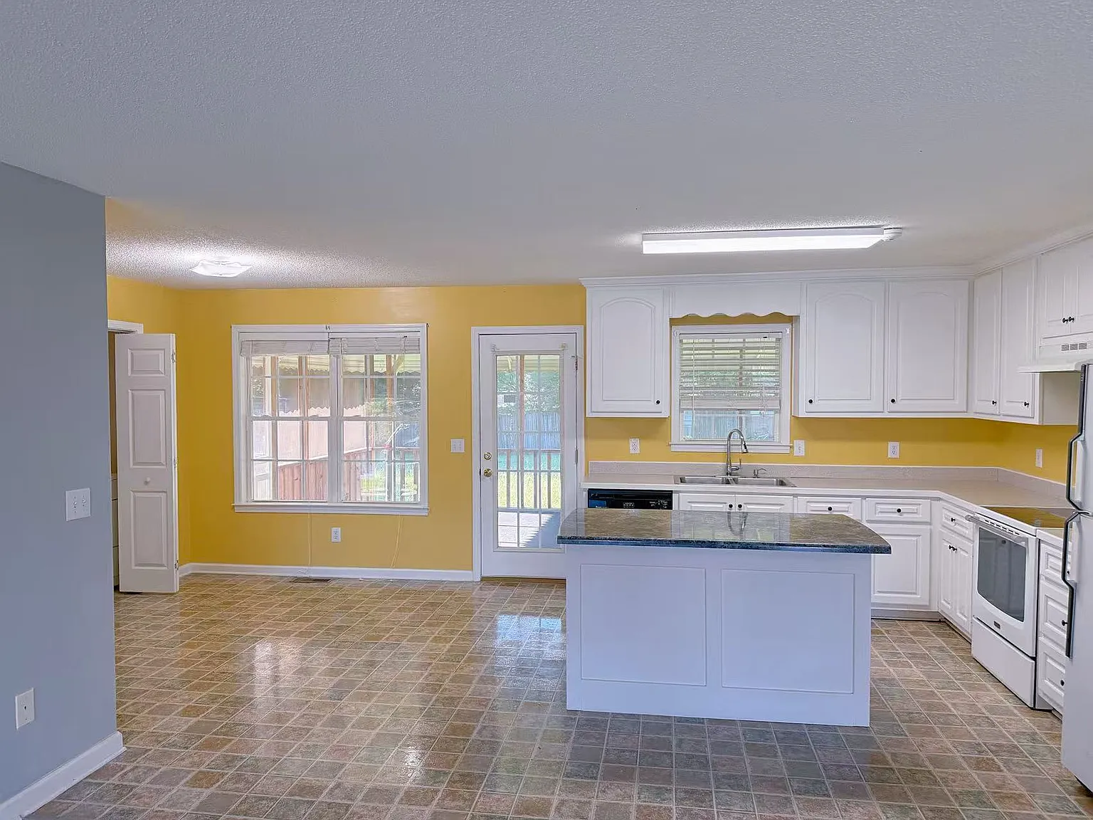3 bed, 1445 sqft, $1,700 — Photo 3