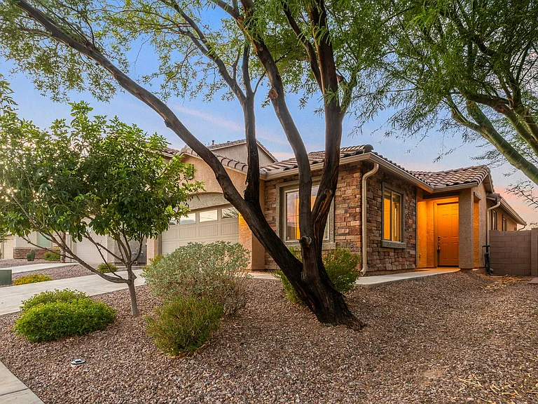 11415 E Glowing Sunset Dr — Photo 2