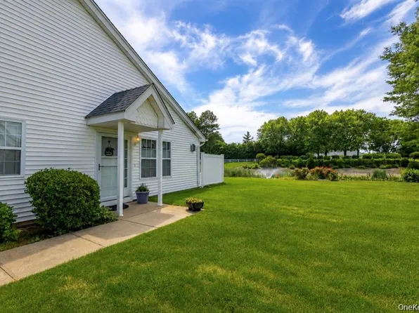 7 Summerfield Lane S #7, Aquebogue, NY 11901