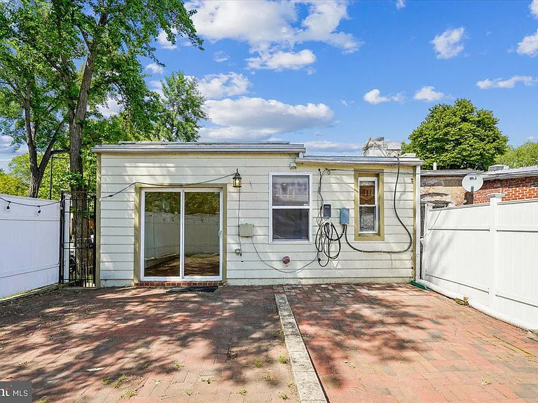 1339 C St NE — Photo 24