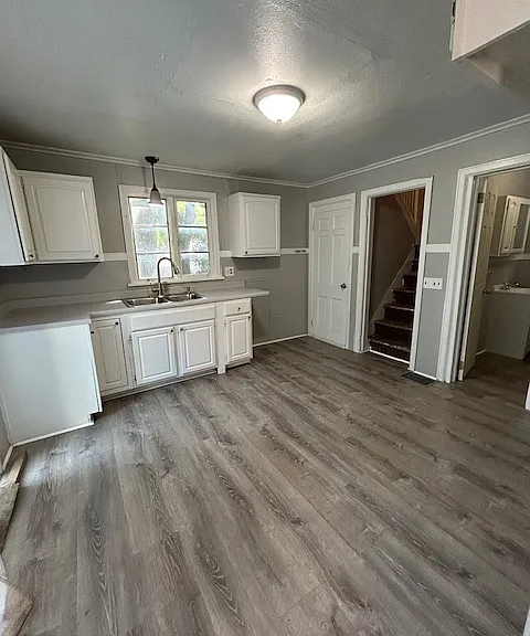 241 Curtis St — Photo 10