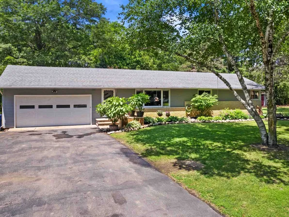 1002 Berlin St, Waupaca, WI 54981