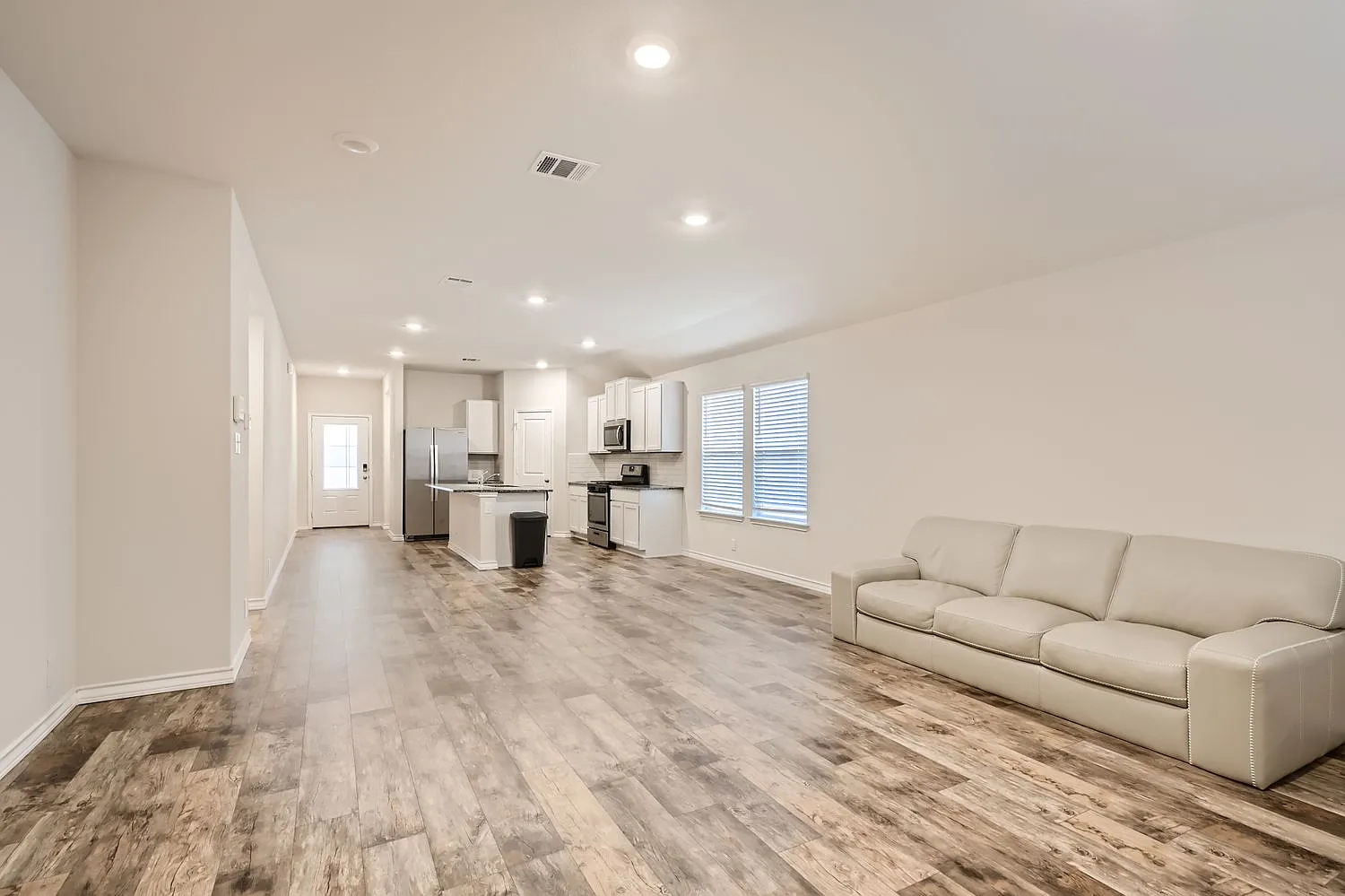 4 bed, 1717 sqft, $2,100 — Photo 4