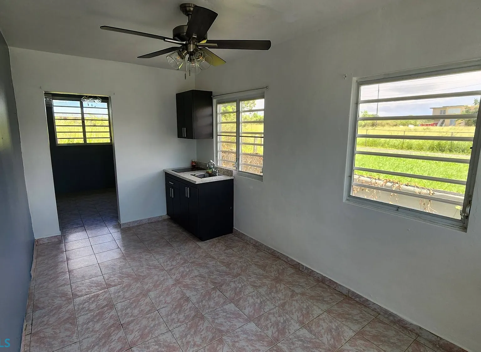3 bed, 2.0 bath, 1254 sqft, $1,300 — Photo 2