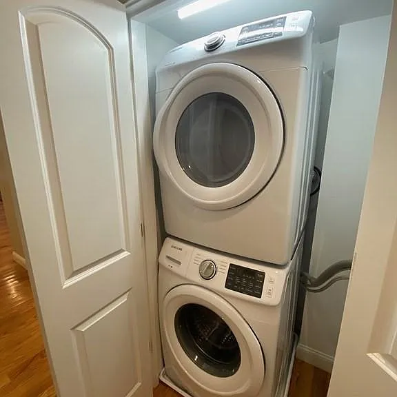 300 Maverick St #1 — Photo 10