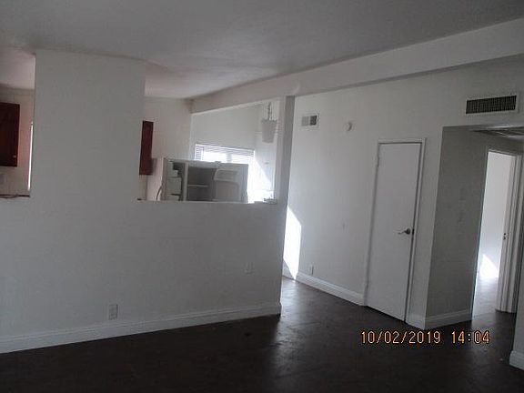 3rd image of 2825 Coronado Ave