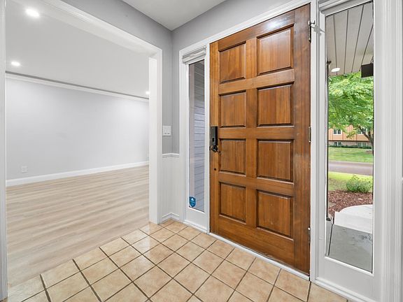 5th image of 824 Springhill Dr