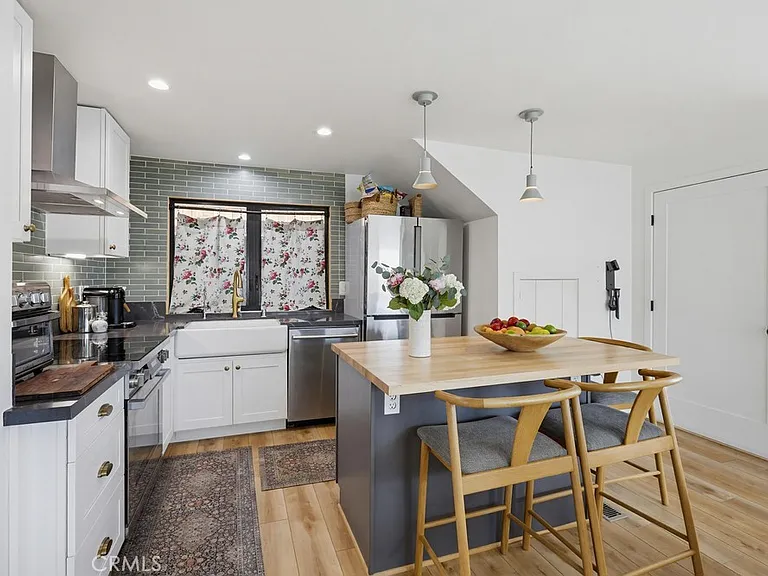 450 Ruby St — Photo 3