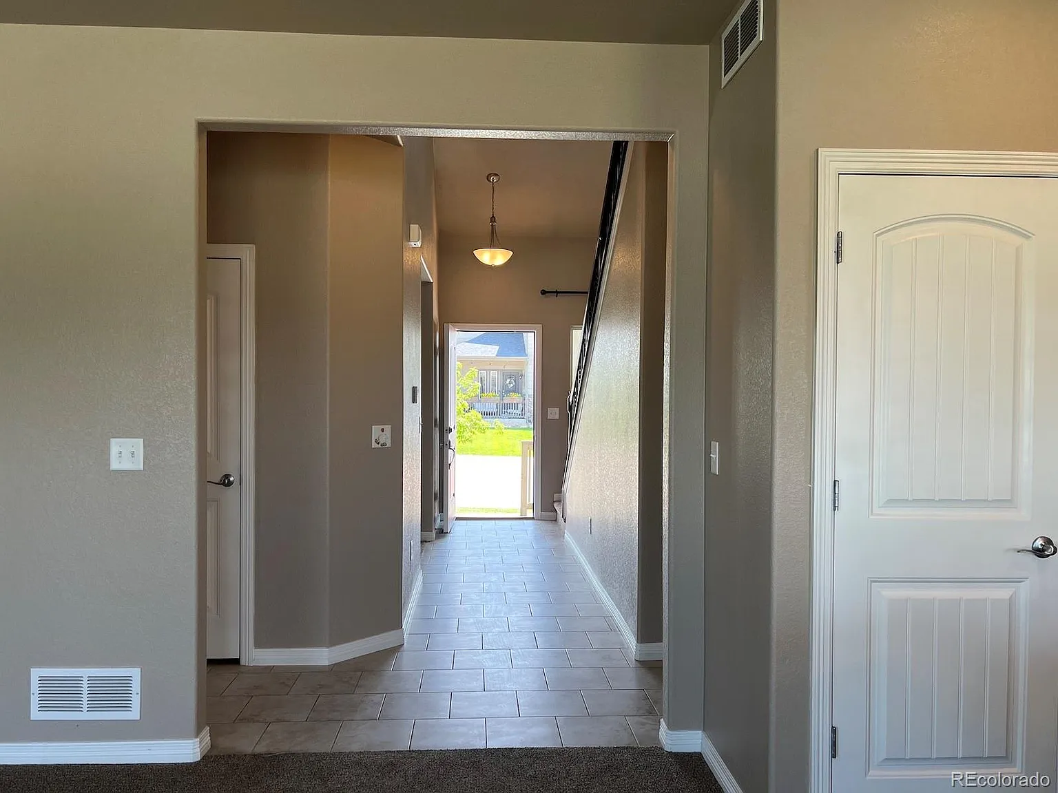 6 bed, 3.0 bath, 3051 sqft, $3,300 — Photo 3
