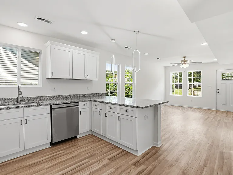 516 Singletary St SE — Photo 19