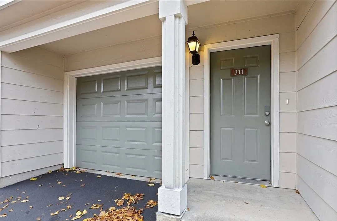 3 bed, 1238 sqft, $3,100 — Photo 3