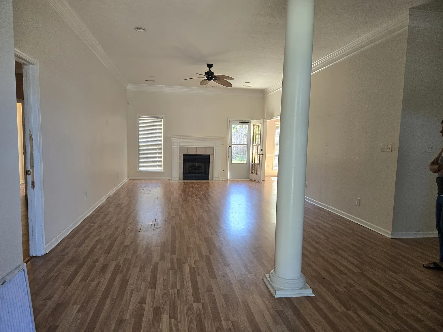 4 bed, 2414 sqft, $2,100 — Photo 2