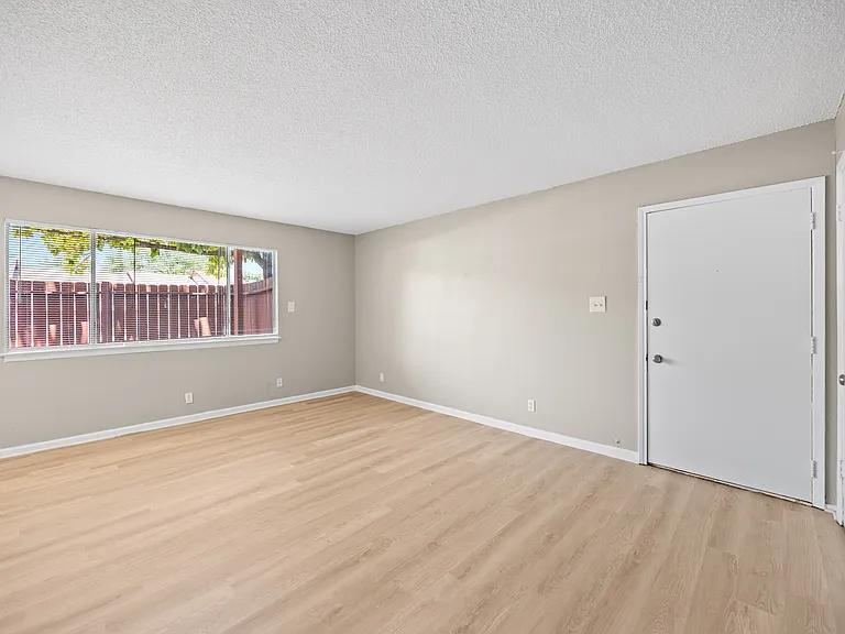8903 Parkfield Dr #104 — Photo 3