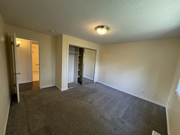 340 Rainbow Ln #B2 — Photo 3