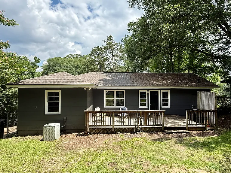2371 Agnes Dr — Photo 2