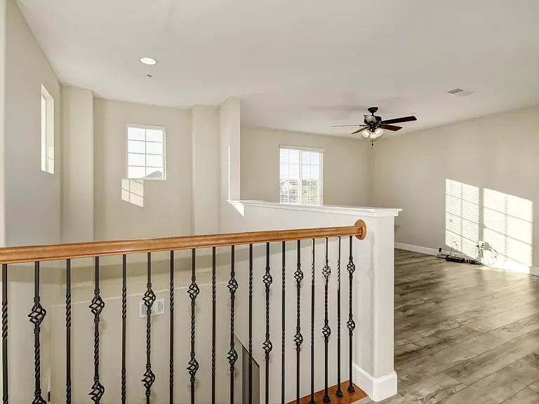 5654 Saratoga Cir — Photo 12