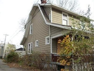 3rd image of 852 Dow St