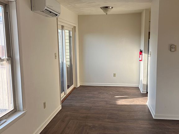 3rd image of 930 W Aaron Dr #932B