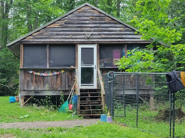 77 Hart Street, Newport, ME 04953