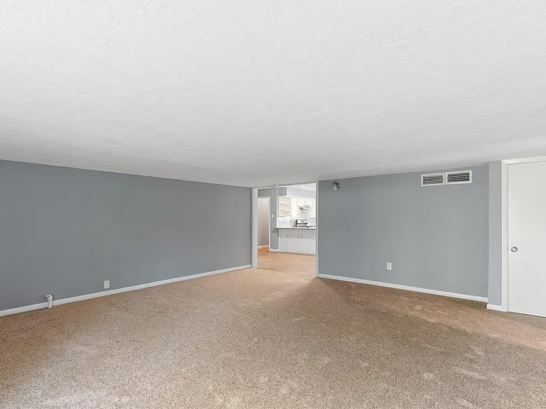 10502 Royal Oaks Dr — Photo 7
