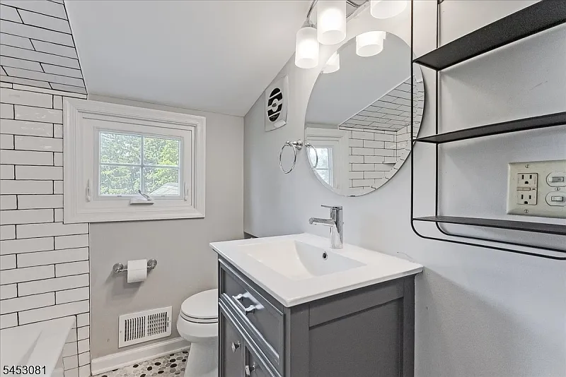 4 bed, 3.0 bath, $4,500 — Photo 1