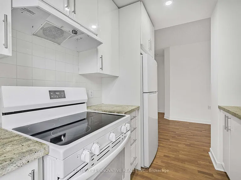 85 Bloor St E #805 — Photo 11