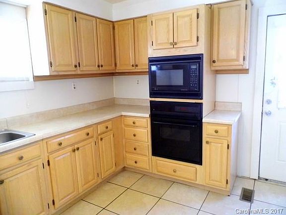 4th image of 135 Taswell Ln