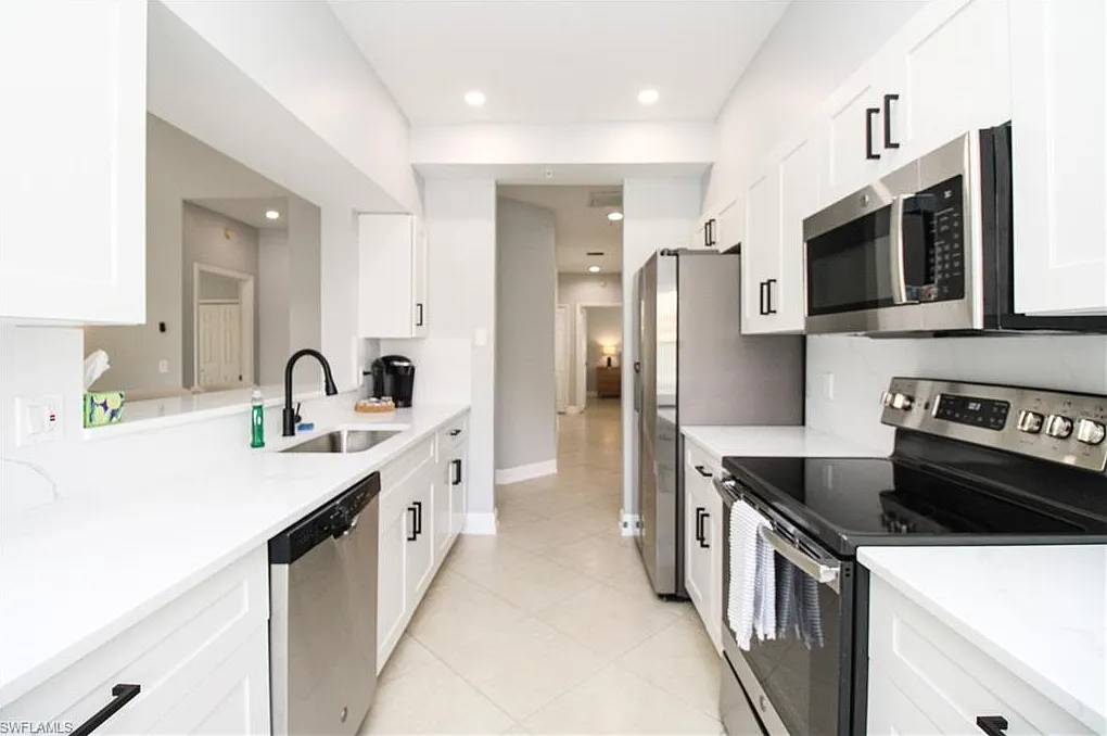 3 bed, 2.0 bath, 1700 sqft, $5,995 — Photo 2