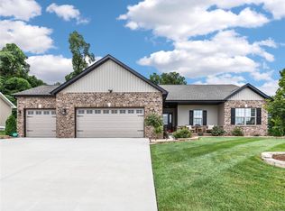 920 Half Moon Ln, Caseyville, IL 62232