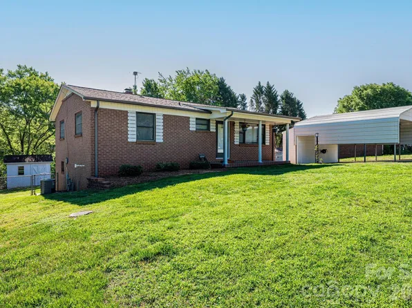 2649 Westview Acres St, Hickory, NC 28601