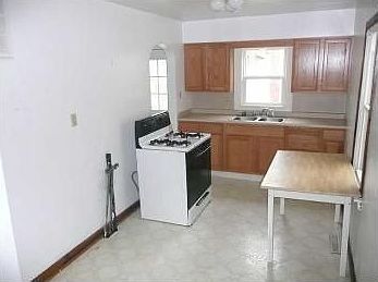 2nd image of 1020 Vanderburgh Ave