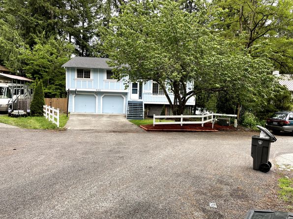 530 NW Carolyn Ln