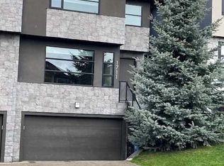 1711 E 27th St SW, Calgary, AB T3C 1L6