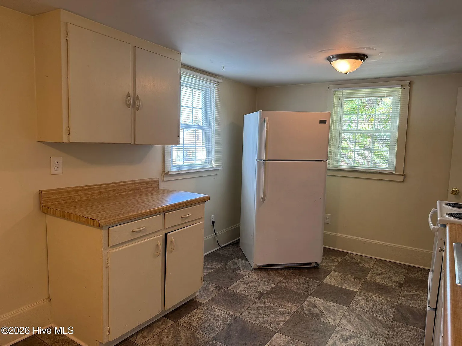 1 bed, 1.0 bath, $750 — Photo 2