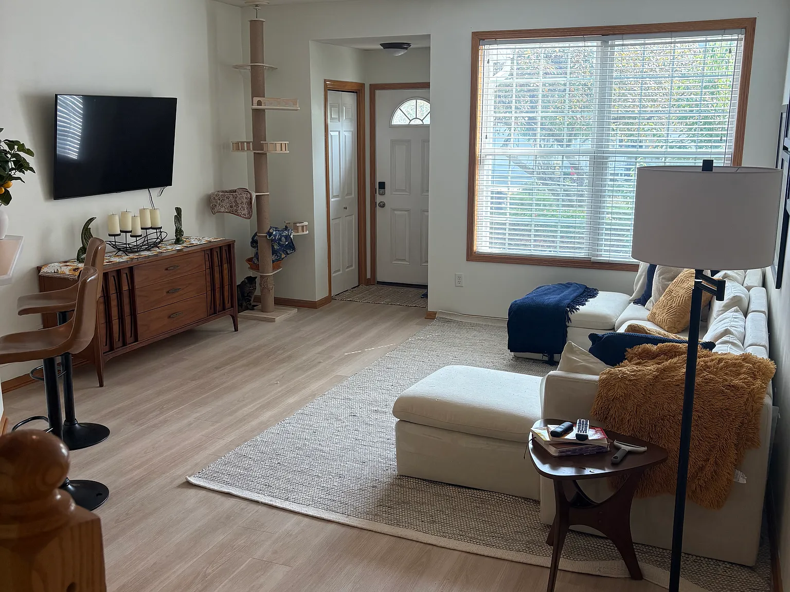 2 bed, 1.5 bath, 1300 sqft, $1,500 — Photo 2