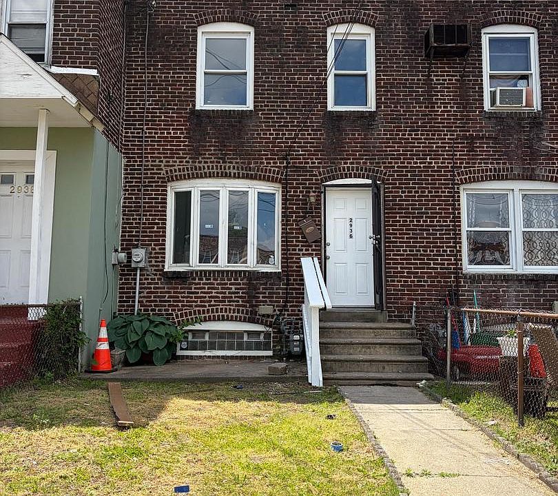 1st image of 2936 Royden St
