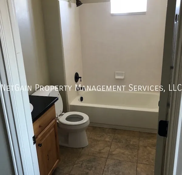 576 W 1045 N #B9 — Photo 6