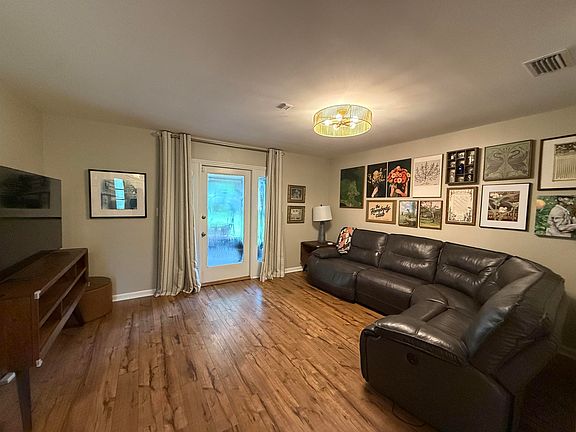 3rd image of 2306 W Indian Head Dr