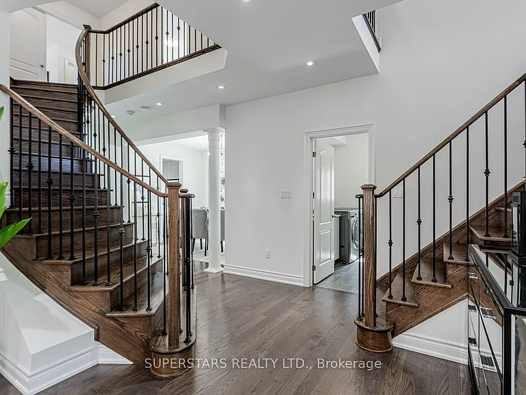 11 Empire Dr — Photo 20