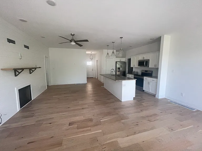 749 Amanda Ct — Photo 14