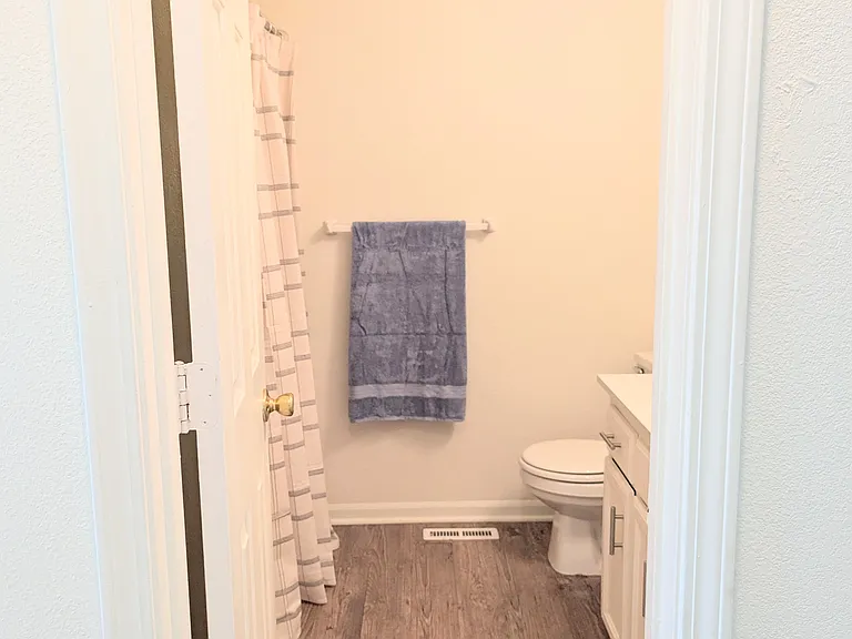 Hallway full bath